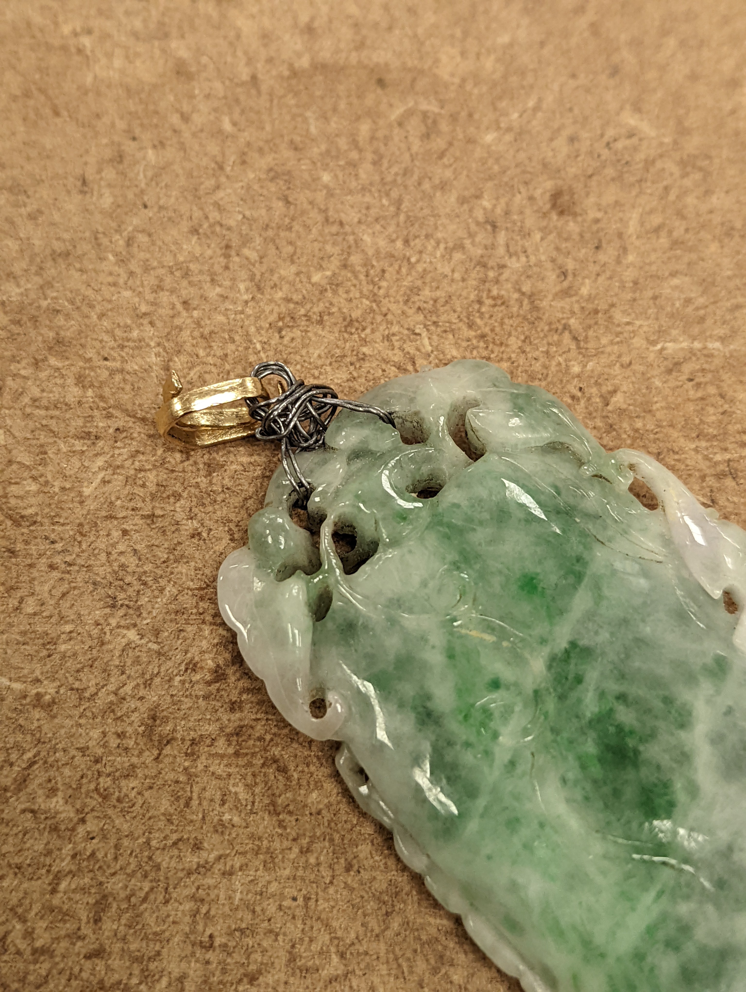A Chinese mottled jadeite plaque 8cm